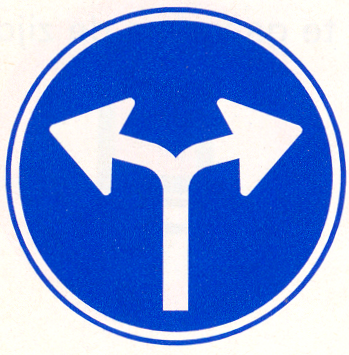 Gebod tot het volgen van één van de rijrichtingen die op het bord zijn aangegeven